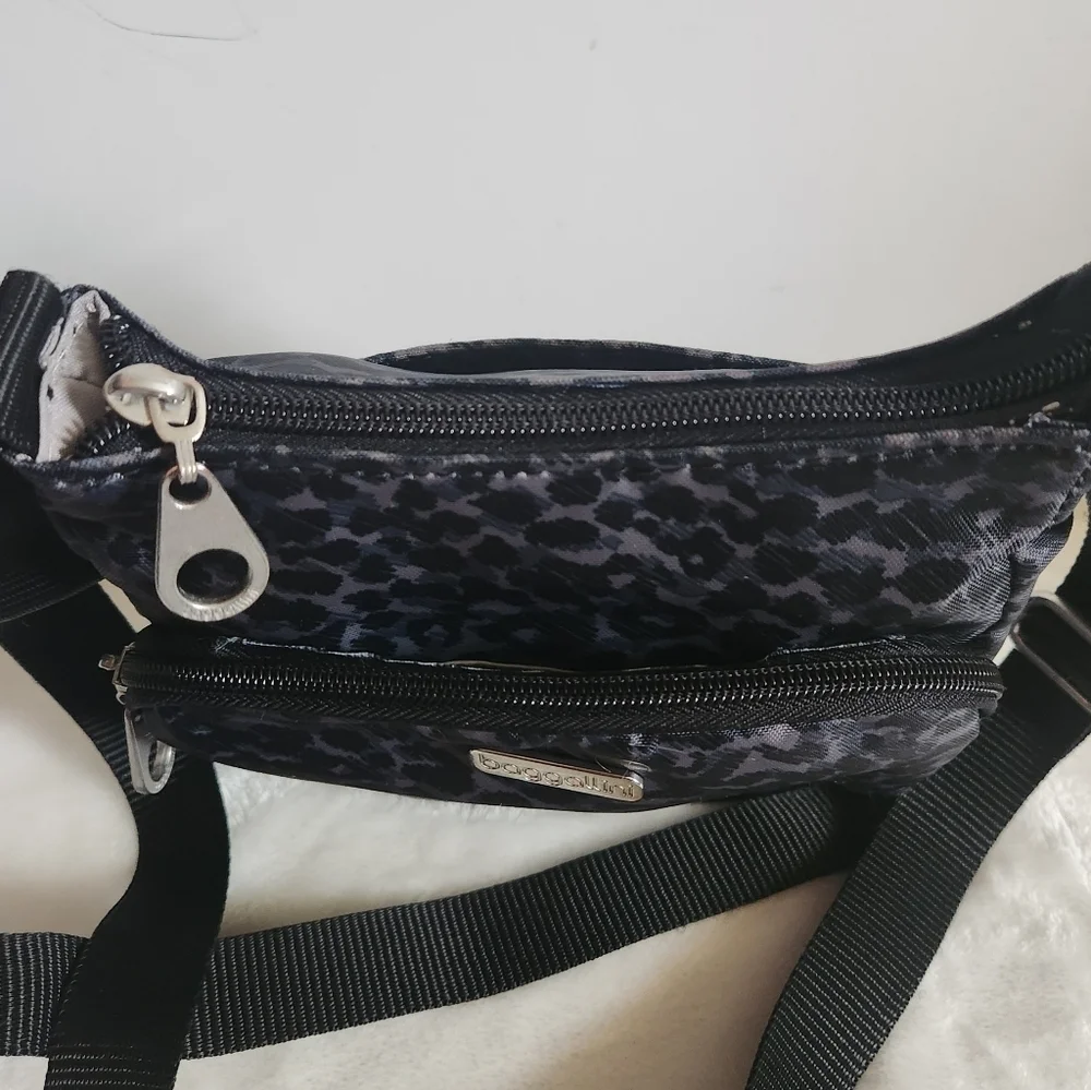 Baggallini Joey Black Gray Charcoal Cheetah Mini Crossbody Bag Purse